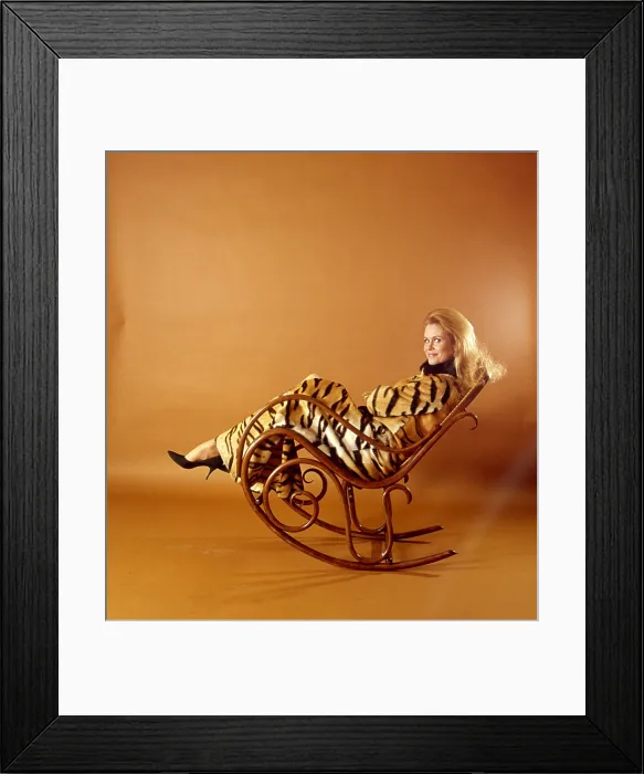 Framed Print : BEWITCHED, Elizabeth Montgomery, (3 / 22 / 1969), 1964-1972