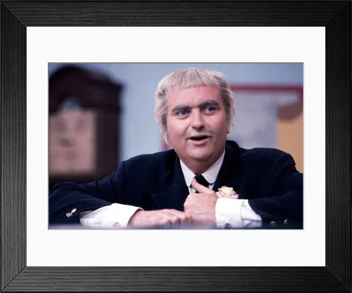 Framed Print : CAPTAIN KANGAROO, from left, Grandfather Clock (voiced by Gus Cosmo Allegretti), Bob Keeshan (1961), 1955-1992
