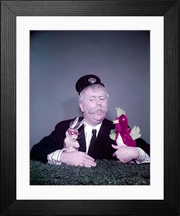 Framed Print : CAPTAIN KANGAROO, from left, Bunny Rabbit (voiced by Gus Cosmo Allegretti), Bob Keeshan, ca. mid-1960s