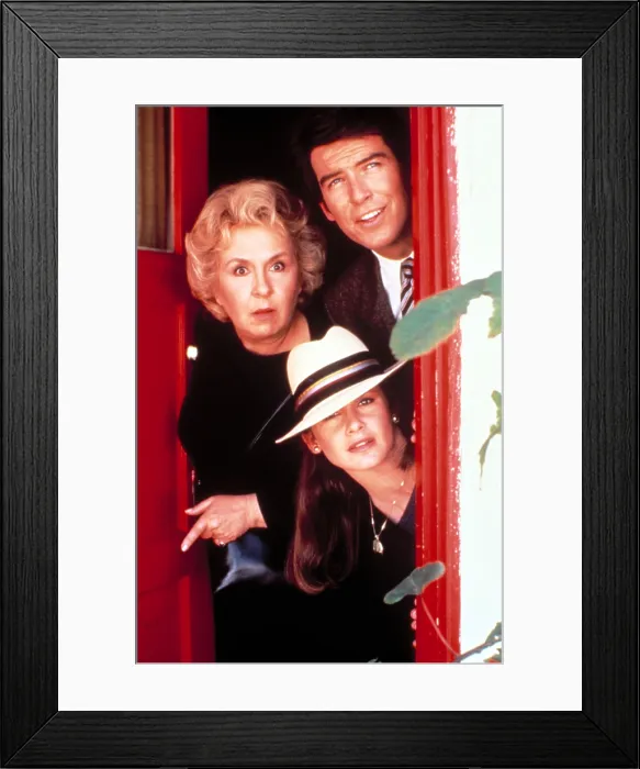 Framed Print : REMINGTON STEELE, Pierce Brosnan, Doris Roberts, Stephanie Zimbalist, 1982-1987 Framed Print : REMINGTON STEELE, Pierce Brosnan, Doris Roberts, Stephanie Zimbalist, 1982-1987