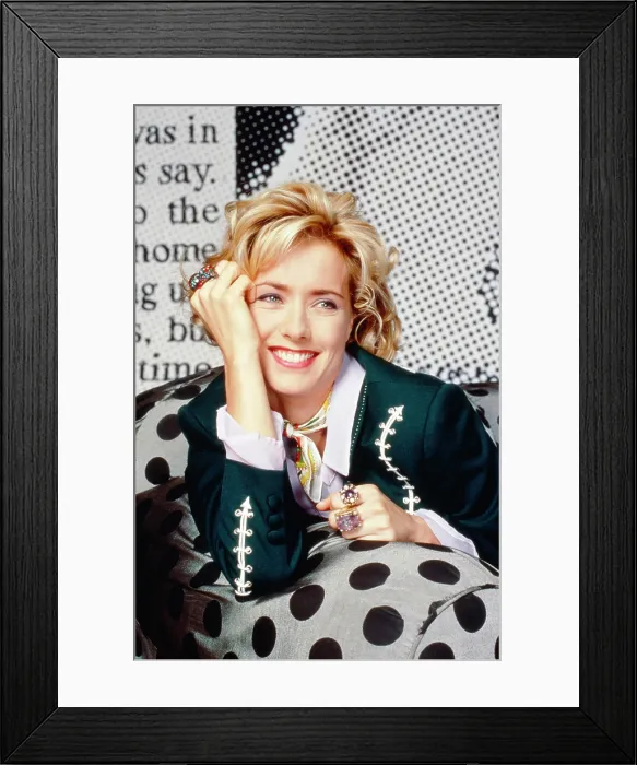 Framed Print : THE NAKED TRUTH, Tea Leoni, 1995-1998