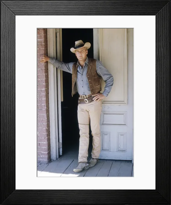 Framed Print : THE BIG VALLEY, Lee Majors, (1965), 1965-69