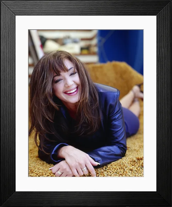 Framed Print : THE KING OF QUEENS, Leah Remini, 1998-2007