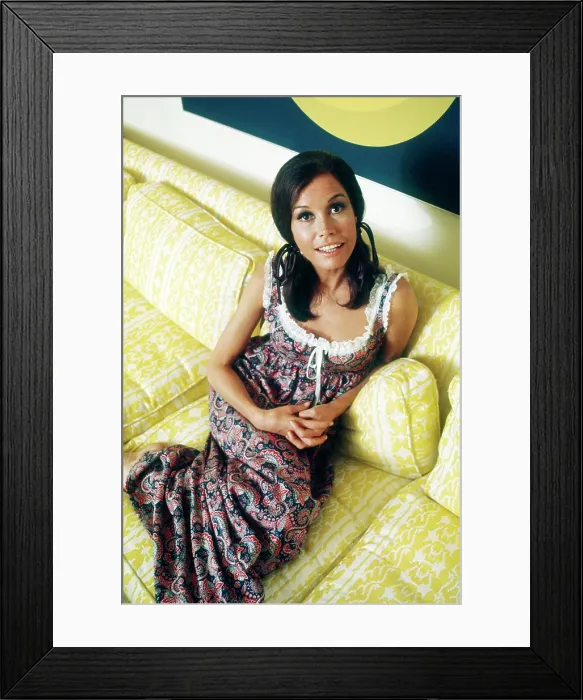 Framed Print : Mary Tyler Moore, 1970