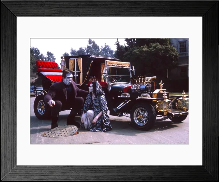 Framed Print : THE MUNSTERS, Fred Gwynne, Yvonne De Carlo, 1964-66 Framed Print : THE MUNSTERS, Fred Gwynne, Yvonne De Carlo, 1964-66
