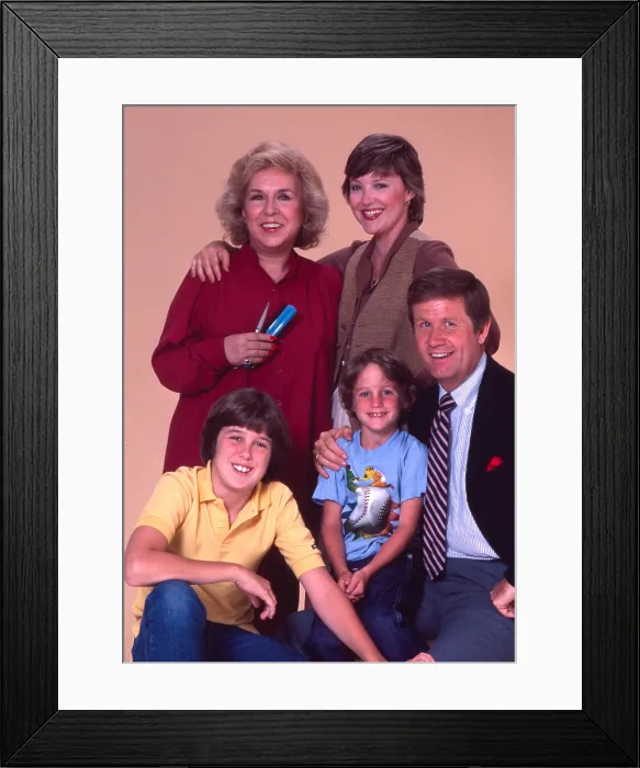 Framed Print : MAGGIE, clockwise from lower left: Garin Bougie, Doris Roberts, Miriam Flynn, James Hampton, Robert Kiger, 1981-82