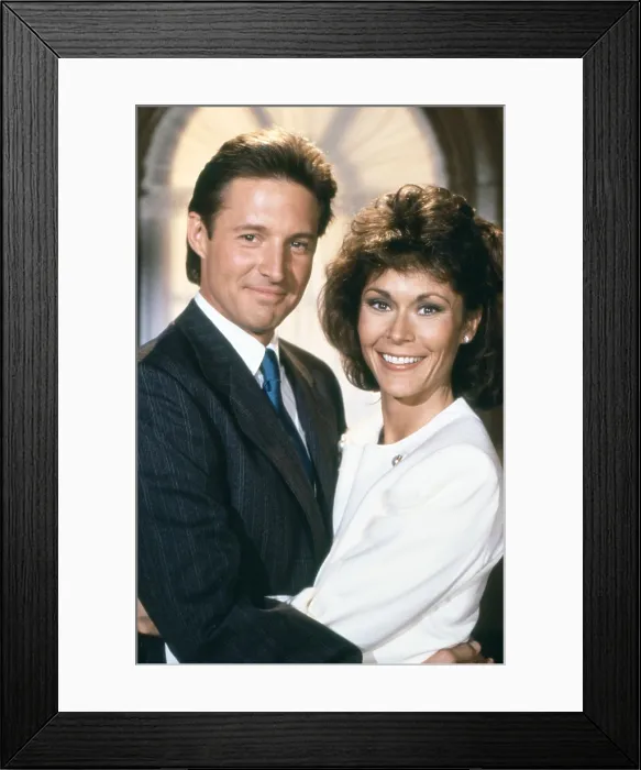 Framed Print : SCARECROW AND MRS. KING, from left: Bruce Boxleitner, Kate Jackson, 1983-87