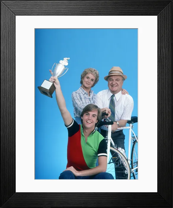 Framed Print : BREAKING AWAY, from left: Shaun Cassidy (front), Barbara Barrie, Vincent Gardenia, 1980-1981