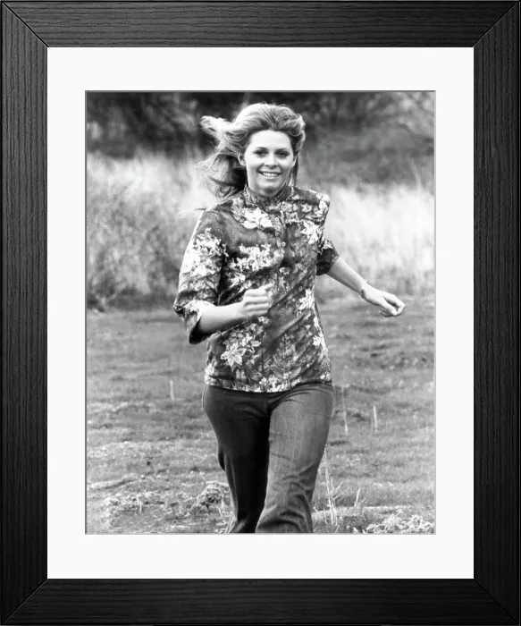 Framed Print : THE BIONIC WOMAN, Lindsay Wagner, 1976-78