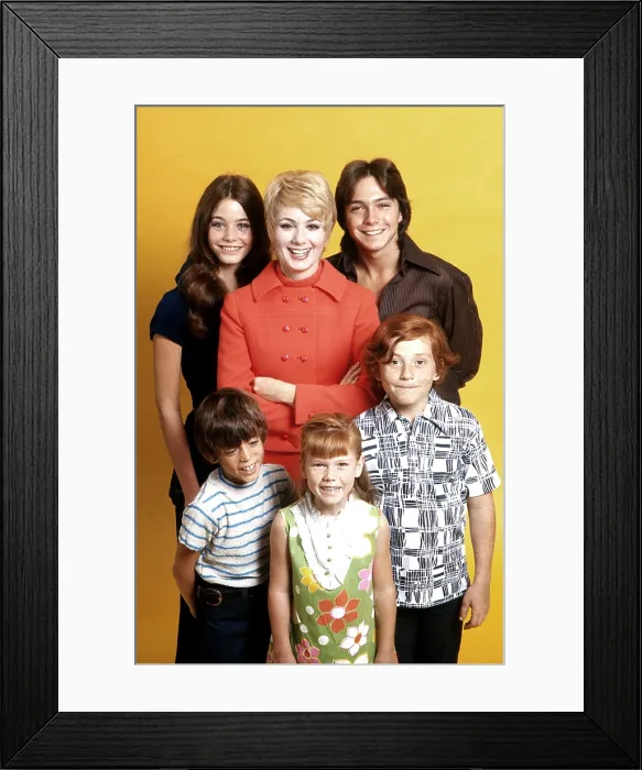 Framed Print : THE PARTRIDGE FAMILY, clockwise from bottom center, Suzanne Crough, Jeremy Gelbwaks, Susan Dey, Shirley Jones, David Cassidy, Danny Bonaduce, 1970-74 (1970 photo) Framed Print : THE PARTRIDGE FAMILY, clockwise from bottom center, Suzanne Crough, Jeremy Gelbwaks, Susan Dey, Shirley Jones, David Cassidy, Danny Bonaduce, 1970-74 (1970 photo)