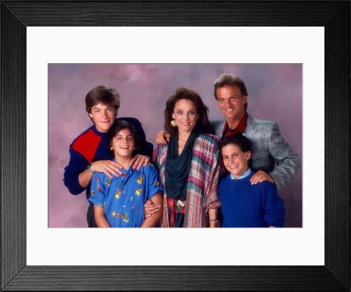 Framed Print : VALERIE, (aka THE HOGAN FAMILY, aka VALERIE'S FAMILY), from left: Jason Bateman, Dan Ponce, Valerie Harper, Josh Taylor, Jeremy Licht (front), (1986), 1986-1991
