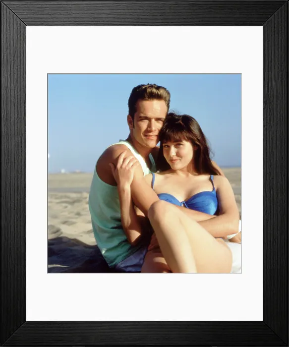 Framed Print : BEVERLY HILLS 90210, (from the left): Luke Perry, Shannen Doherty, (1991), 1990-2000 Framed Print : BEVERLY HILLS 90210, (from the left): Luke Perry, Shannen Doherty, (1991), 1990-2000