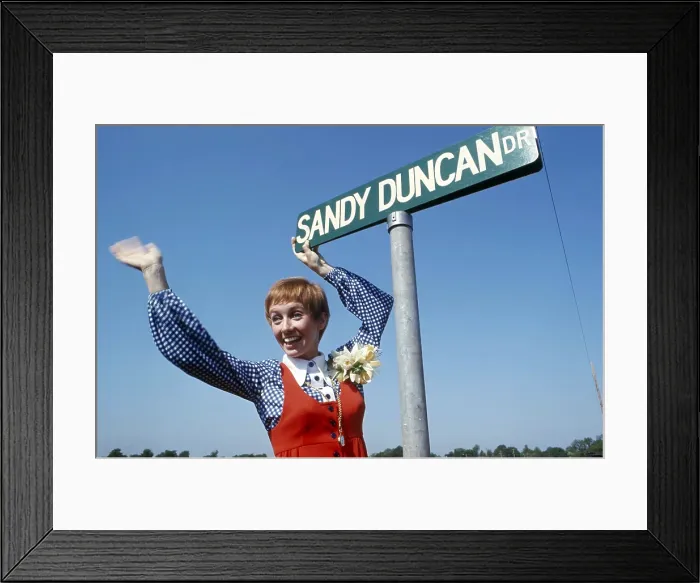 Framed Print : THE SANDY DUNCAN SHOW, Sandy Duncan visits Taylorville, Illinois, where they declare it 'Sandy Duncan Day.' (Taylorville is Sandy's hometown in the show), May 20, 1972