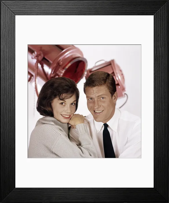 Framed Print : THE DICK VAN DYKE SHOW, from left, Mary Tyler Moore, Dick Van Dyke, 1961-66 (1961 photo)