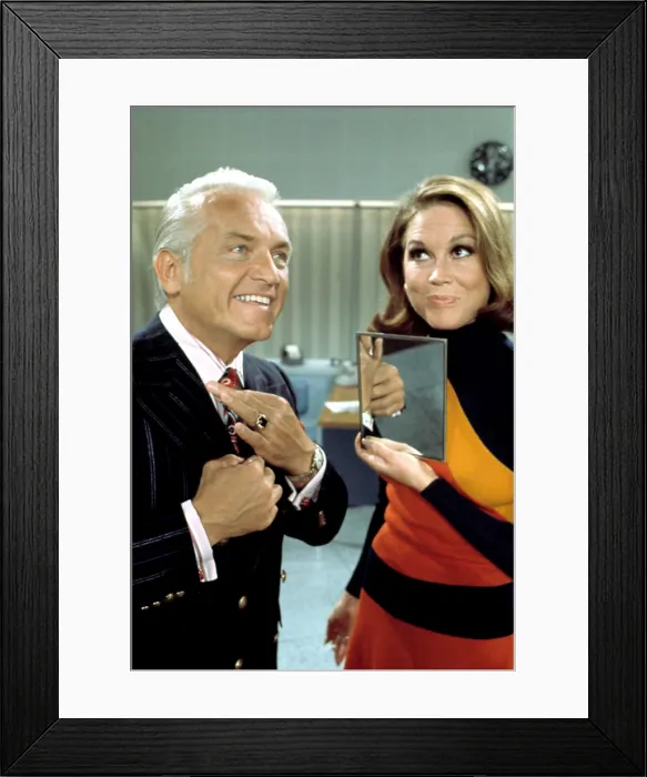 Framed Print : THE MARY TYLER MOORE SHOW, Ted Knight, Mary Tyler Moore, 1970-1977