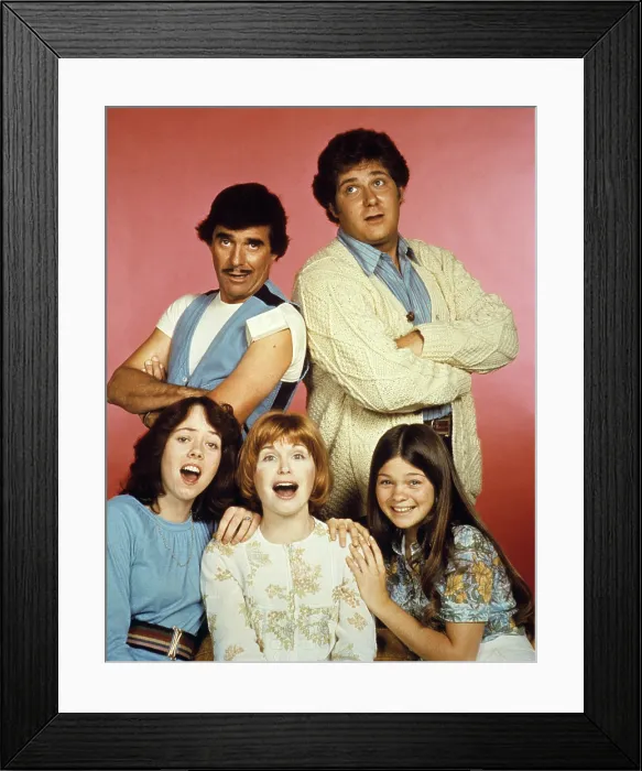 Framed Print : ONE DAY AT A TIME, Richard Masur, Pat Harrington Jr. Valerie Bertinelli, Bonnie Franklin, Mackenzie Phillips, 1975-84