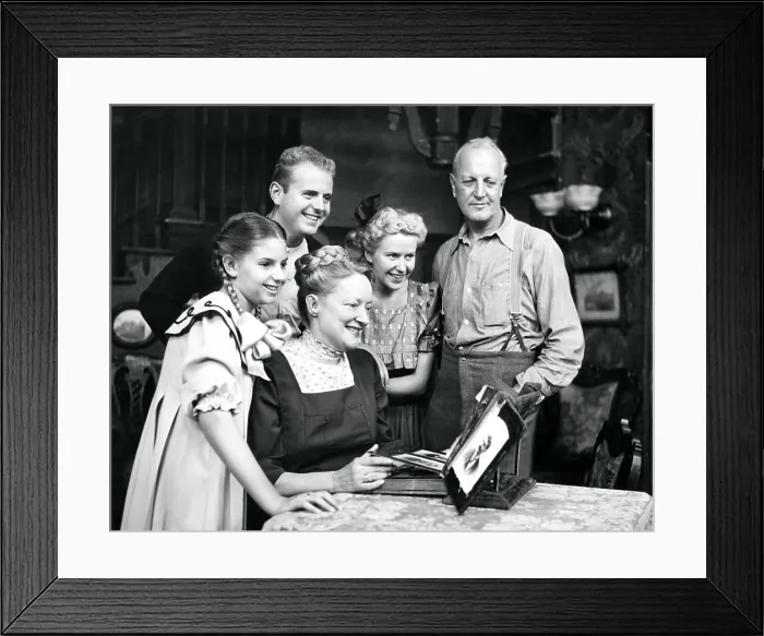 Framed Print : MAMA, (aka I REMEMBER MAMA), from left, Robin Morgan, Dick Van Patten, Peggy Wood, Rosemary Rice, Judson Laire, 1949-57