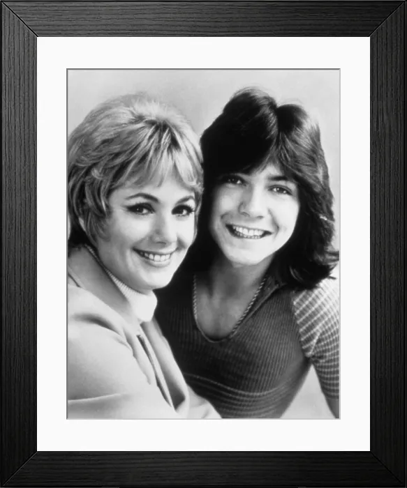 Framed Print : THE PARTRIDGE FAMILY, from left: Shirley Jones, David Cassidy, 1970-74 Framed Print : THE PARTRIDGE FAMILY, from left: Shirley Jones, David Cassidy, 1970-74