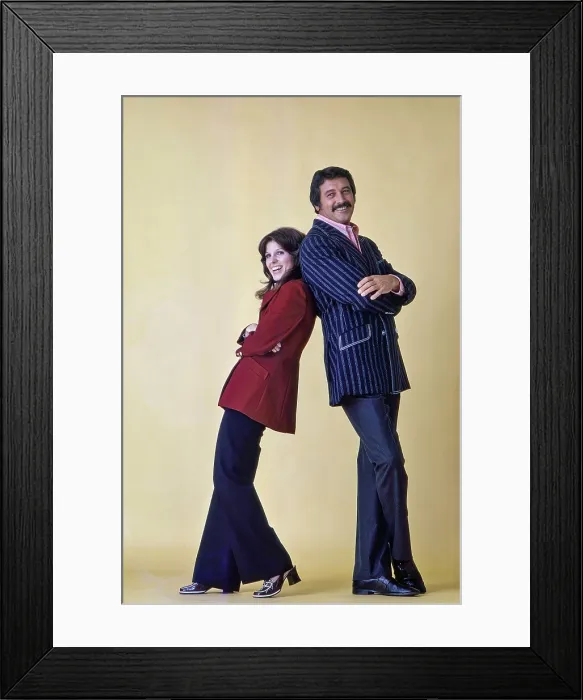 Framed Print : MCMILLAN & WIFE, from left: Susan Saint James, Rock Hudson, (1972), 1971 - 1977