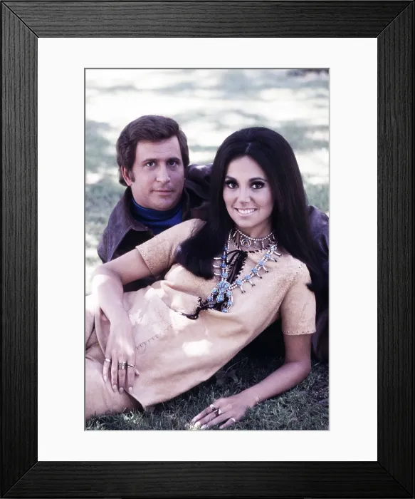 Framed Print : THAT GIRL, from left, Ted Bessell, Marlo Thomas, 1966-71 (1970 photo)