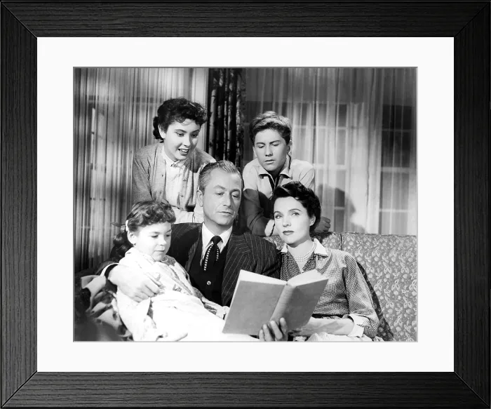 Framed Print : FATHER KNOWS BEST, from left, Lauren Chapin, Elinor Donahue, Robert Young, Billy Gray, Jane Wyatt, 1954-60
