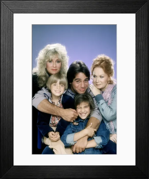 Framed Print : WHO'S THE BOSS?, from left, Judith Light, Danny Pintauro, Tony Danza, Alyssa Milano, Katherine Helmond, 1984-92 (1984 photo)
