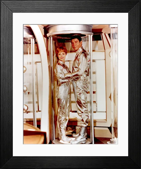 Framed Print : LOST IN SPACE, June Lockhart, Guy Williams, 1965-1968 Framed Print : LOST IN SPACE, June Lockhart, Guy Williams, 1965-1968