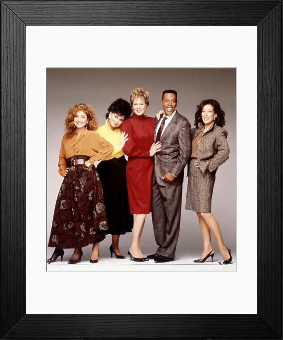 Framed Print : DESIGNING WOMEN, from left, Annie Potts, Delta Burke, Jean Smart, Mesach Taylor, Dixie Carter, (Season 1), 1986-93