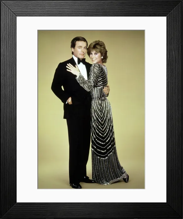 Framed Print : HART TO HART, from left: Robert Wagner, Stefanie Powers, 1979-84