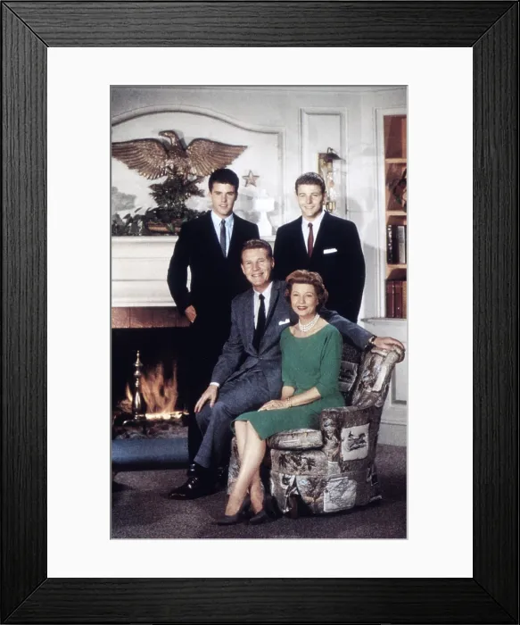 Framed Print : THE ADVENTURES OF OZZIE AND HARRIET, from left: Ricky Nelson, Ozzie Nelson, Harriet Nelson, David Nelson, 1960s Framed Print : THE ADVENTURES OF OZZIE AND HARRIET, from left: Ricky Nelson, Ozzie Nelson, Harriet Nelson, David Nelson, 1960s