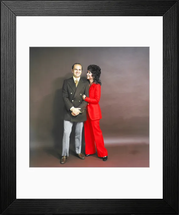 Framed Print : THE BOB NEWHART SHOW, from left: Bob Newhart, Suzanne Pleshette, 1972-1978 Framed Print : THE BOB NEWHART SHOW, from left: Bob Newhart, Suzanne Pleshette, 1972-1978