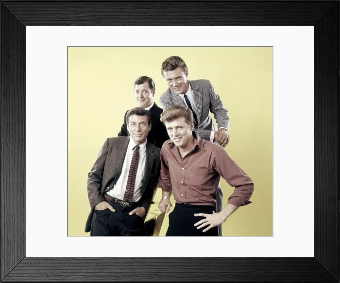 Framed Print : 77 SUNSET STRIP, clockwise from right, Edd Byrnes, Efrem Zimbalist, Jr. Richard Long, Roger Smith, 1958-64 (1960 photo)
