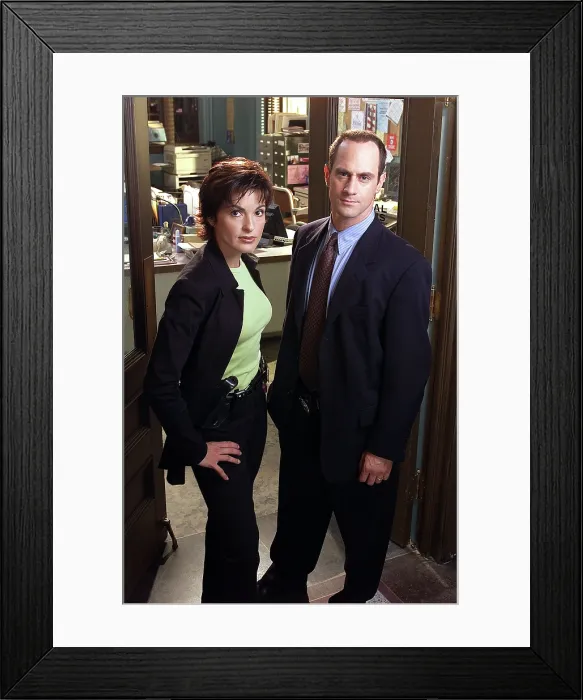 Framed Print : LAW AND ORDER: SPECIAL VICTIMS UNIT, Mariska Hargitay, Christopher Meloni, (Season 3), 1999
