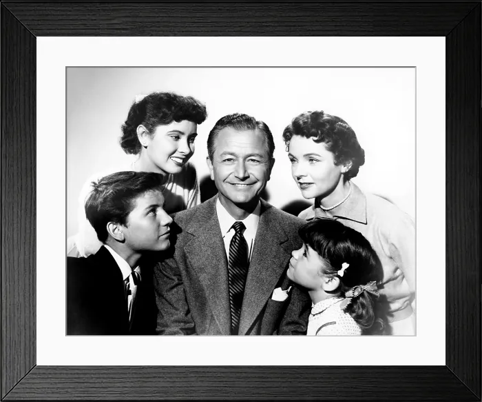 Framed Print : FATHER KNOWS BEST, from left, Billy Gray, Elinor Donahue, Robert Young, Lauren Chapin, Jane Wyatt, 1954-60