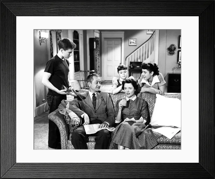 Framed Print : FATHER KNOWS BEST, from left, Billy Gray, Robert Young, Lauren Chapin, Jane Wyatt, Elinor Donahue, 1954-60