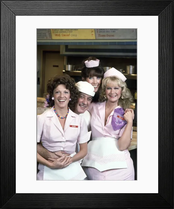 Framed Print : ALICE, from left: Linda Lavin, Vic Tayback, Beth Howland, Diane Ladd, (1980), 1976-1985