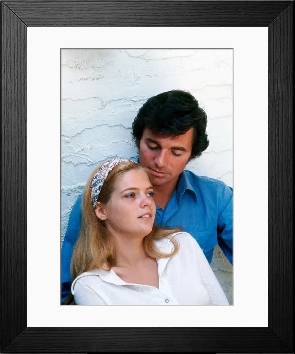 Framed Print : BRIDGET LOVES BERNIE, from left: Meredith Baxter, David Birney, (1972), 1972-73