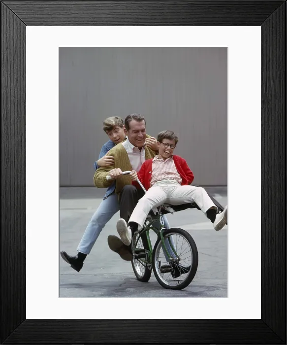 Framed Print : MY THREE SONS, from left: Stanley Livingston, Fred MacMurray, Barry Livingston, 1960-72 Framed Print : MY THREE SONS, from left: Stanley Livingston, Fred MacMurray, Barry Livingston, 1960-72