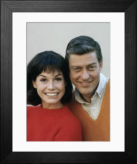 Framed Print : THE DICK VAN DYKE SHOW, from left: Mary Tyler Moore, Dick Van Dyke, (1966), 1961-1966