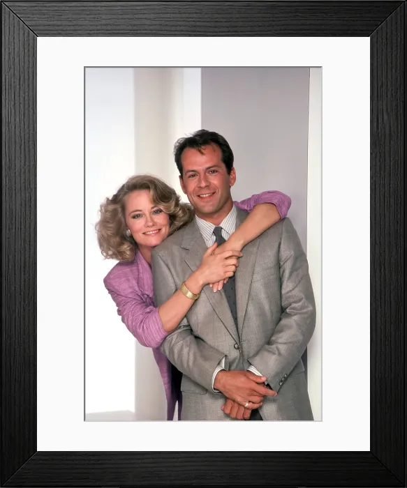 Framed Print : MOONLIGHTING, from left: Cybill Shepherd, Bruce Willis, (1985), 1985-89