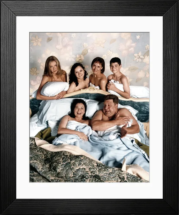 Framed Print : ROSEANNE, clockwise from lower left, Roseanne, Sarah Chalke, Sara Gilbert, Laurie Metcalf, Michael Fishman, John Goodman, 1988-2018 (ca. 1996 photo)