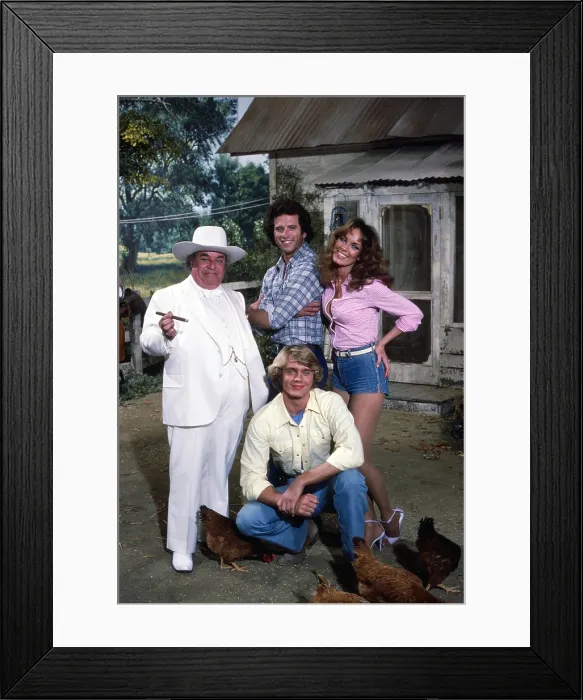 Framed Print : THE DUKES OF HAZZARD, from left, Sorrell Booke, John Schneider (front), Tom Wopat, Catherine Bach, 1979-85