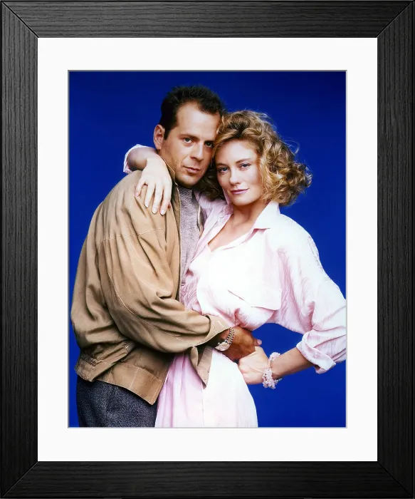 Framed Print : MOONLIGHTING, Bruce Willis, Cybill Shepherd, 1986-1987 Framed Print : MOONLIGHTING, Bruce Willis, Cybill Shepherd, 1986-1987