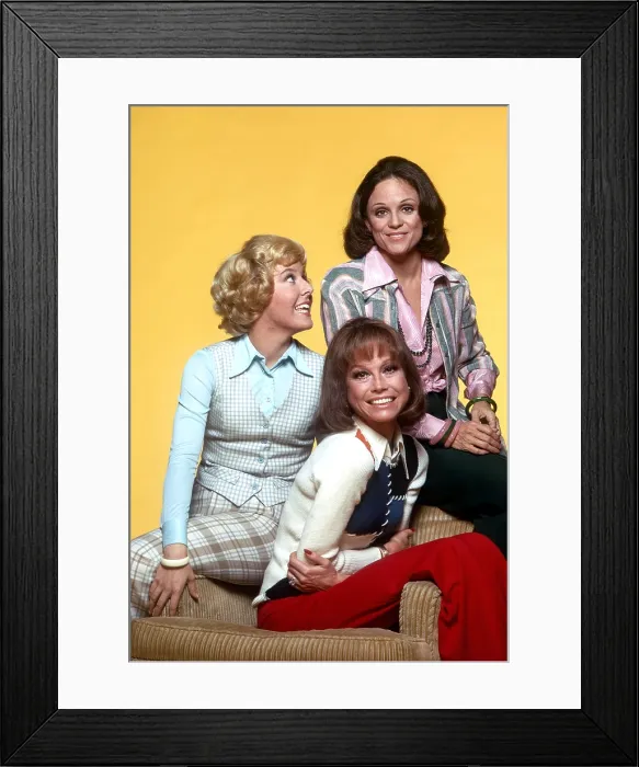 Framed Print : THE MARY TYLER MOORE SHOW, from left: Georgia Engel, Mary Tyler Moore, Valerie Harper, (1973), 1970-77
