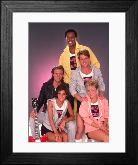 Framed Print : MISFITS OF SCIENCE, clockwise from lower left: Courteney Cox, Mark Thomas Miller, Kevin Peter Hall, Dean Paul Martin, Jennifer Holmes, 1985-1986
