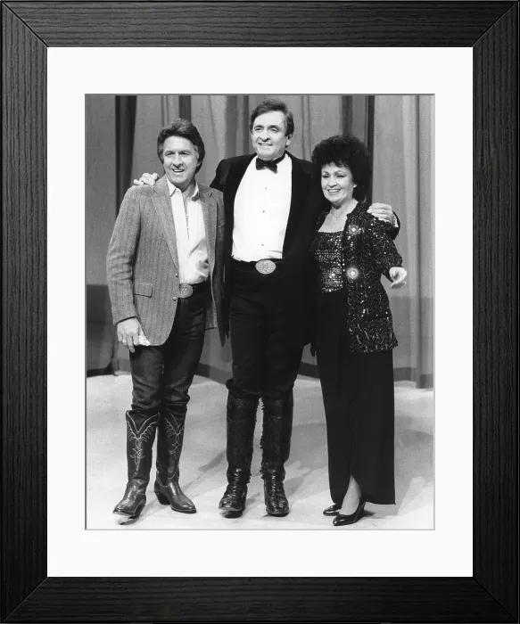 Framed Print : THE JOHNNY CASH CHRISTMAS SPECIAL, from left: brother Tommy Cash, Johnny Cash, sister Joanne Cash Yates, (aired December 8, 1976)