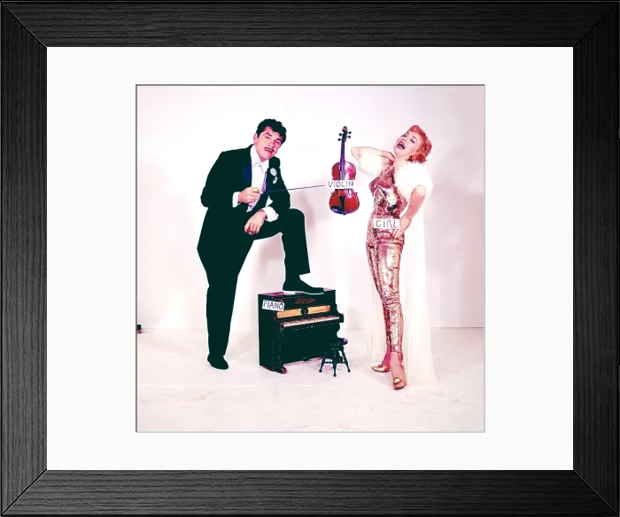 Framed Print : From left: Ernie Kovacs, star of TAKE A GOOD LOOK, with wife Edie Adams, in a comedic photoshoot for TV Guide, 1960 Framed Print : From left: Ernie Kovacs, star of TAKE A GOOD LOOK, with wife Edie Adams, in a comedic photoshoot for TV Guide, 1960