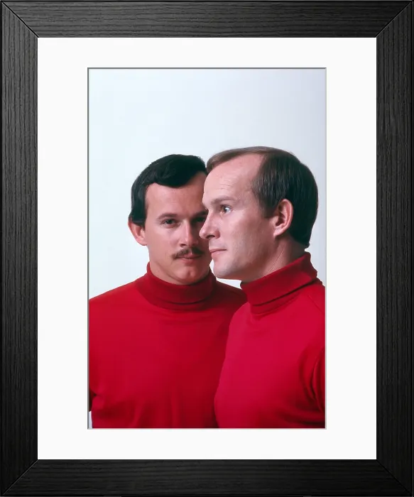 Framed Print : THE SMOTHERS BROTHERS COMEDY HOUR, from left: Dick Smothers, Tom Smothers, (1969), 1967-70