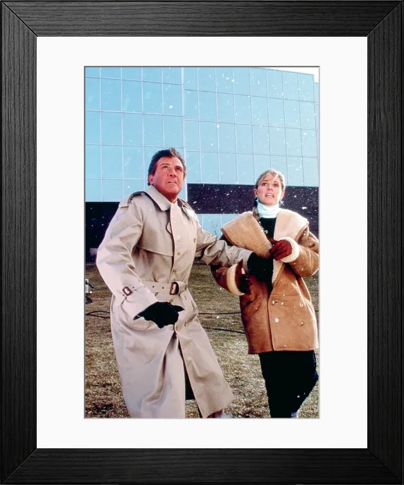 Framed Print : THE BIONIC WOMAN, Lee Majors, Lindsay Wagner, 1976-1978