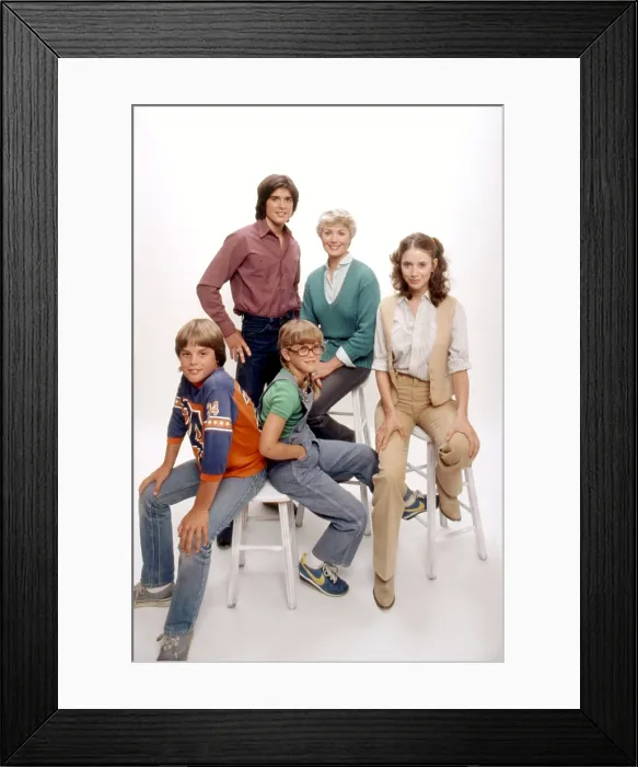 Framed Print : SHIRLEY, (clockwise from top left): Peter Barton, Shirley Jones, Rosanna Arquette, Tracey Gold, Bret Shryer, 1979-80 Framed Print : SHIRLEY, (clockwise from top left): Peter Barton, Shirley Jones, Rosanna Arquette, Tracey Gold, Bret Shryer, 1979-80